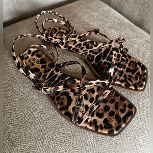 NEW IN BOX! Super cute, Soda brand Leopard Print Strappy Flat Sandals - Brown